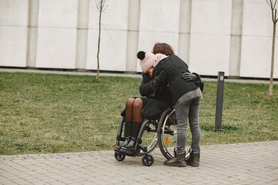 장애수당·장애아동수당 안내 이미지 — 휠체어와 돌봄